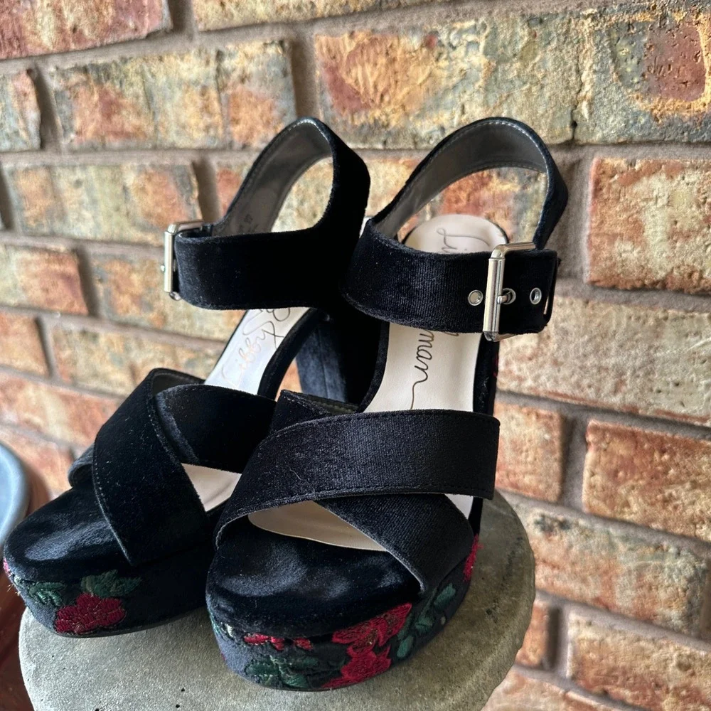 Libby Edelman Marcy Black Velvet Floral Embroidery Platform Block Heel Sandals 7